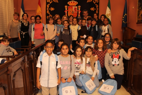 Imagen de Los nuevos miembros del Consejo de la Infancia de Alcalá de Guadaíra (Sevilla) se presentan a su alcalde