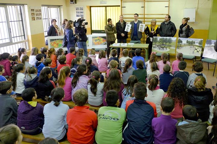 Imagen de Un millar de escolares malagueños elegirán el modelo que más les guste para dos parques infantiles