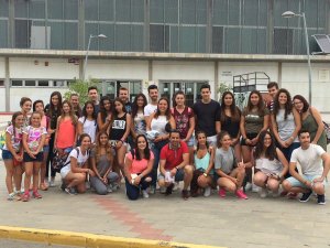 Corresponsales juveniles de Cártama. Alberto Fuentes es el primero por la derecha en la dila de abajo.