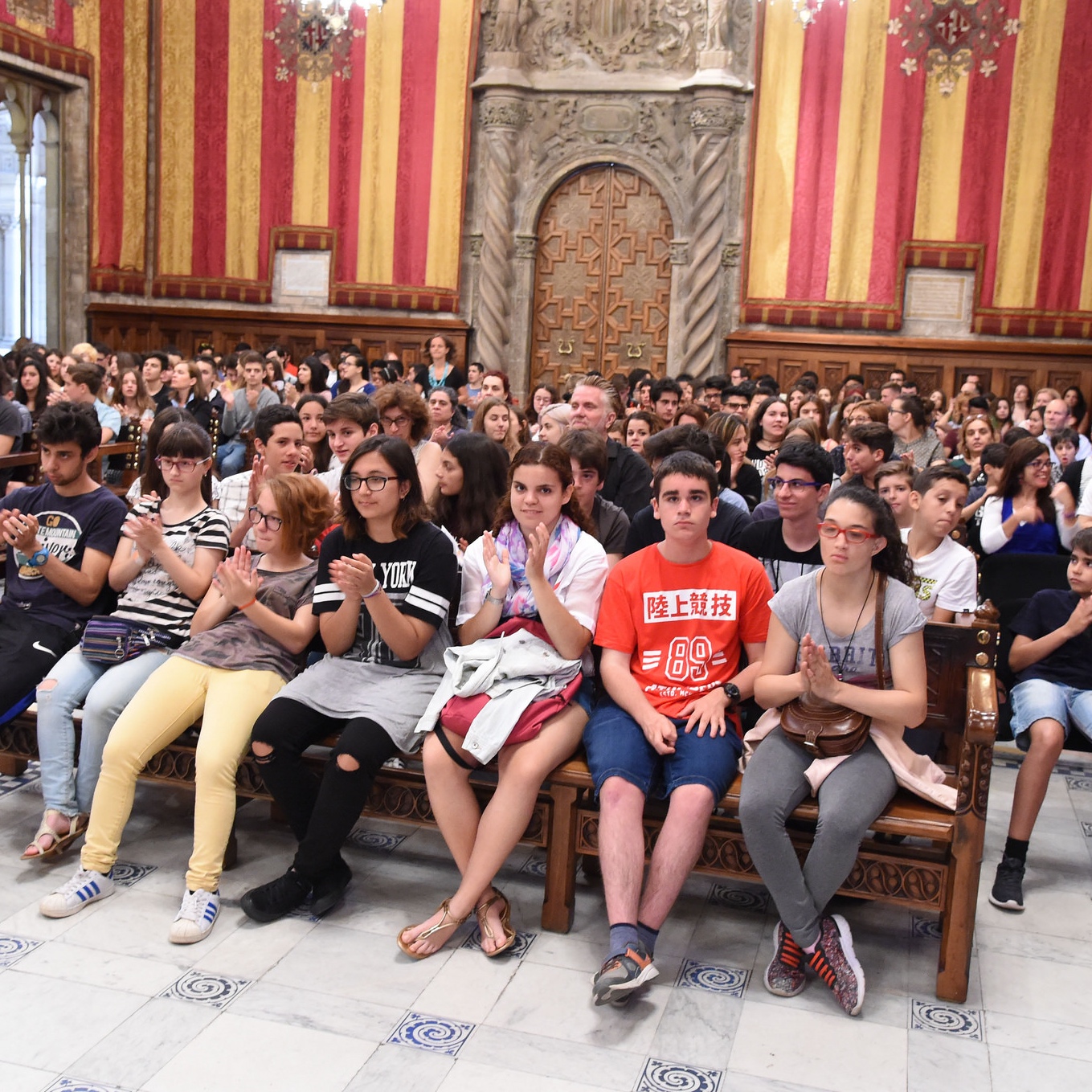 Imagen de Chicos y chicas de Barcelona se comprometen a promover una cultura de acogida con los refugiados