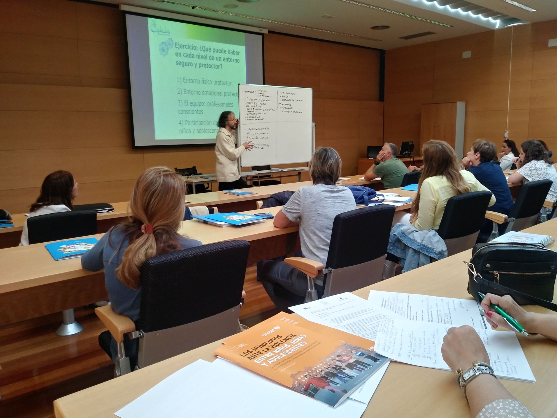 Imagen de 4 elementos clave para crear entornos seguros y protectores para la infancia en tu municipio